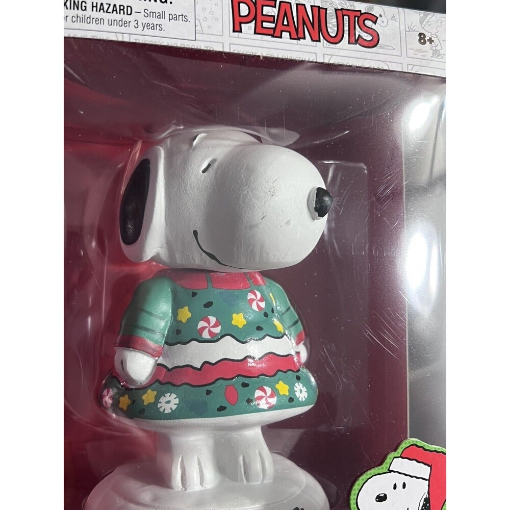 NEW IN BOX‎ MONOGRAM PEANUTS SNOOPY IN CHRISTMAS SWEATER BOBBLE HEAD 5"